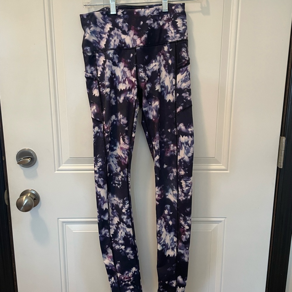 Leggings.  Multi color. Side pockets.